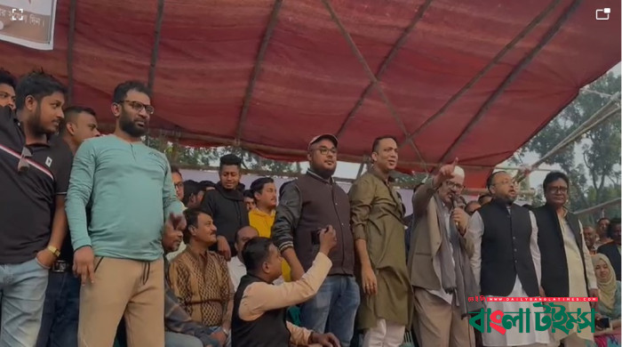 স্বতন্ত্র প্রার্থী মন্টুর প্রচারণায় জনতার ঢল